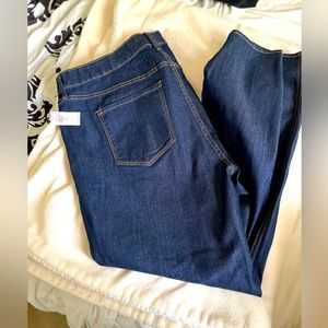 Old Navy Dark Wash Super Skinny Jean size: 20